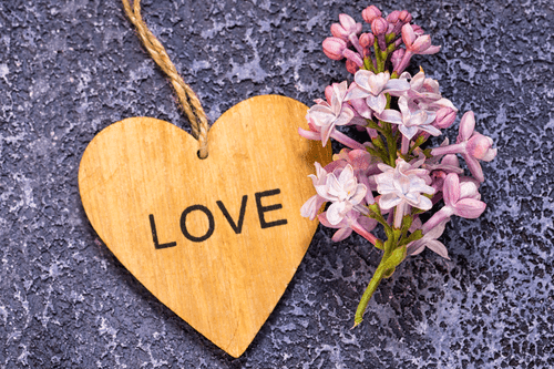 QUADRO DI UN CUORE DI LEGNO CON L'ISCRIZIONE "LOVE" - QUADRI CON SCRITTE E CITAZIONI - QUADRI