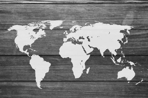 DECORATIVE PINBOARD BLACK AND WHITE WORLD MAP WITH A WOODEN BACKGROUND - PICTURES ON CORK - PICTURES