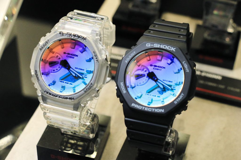 Casio G-Shock GA-2100SRS-7AER Iridescent Color Series | Helveti.eu