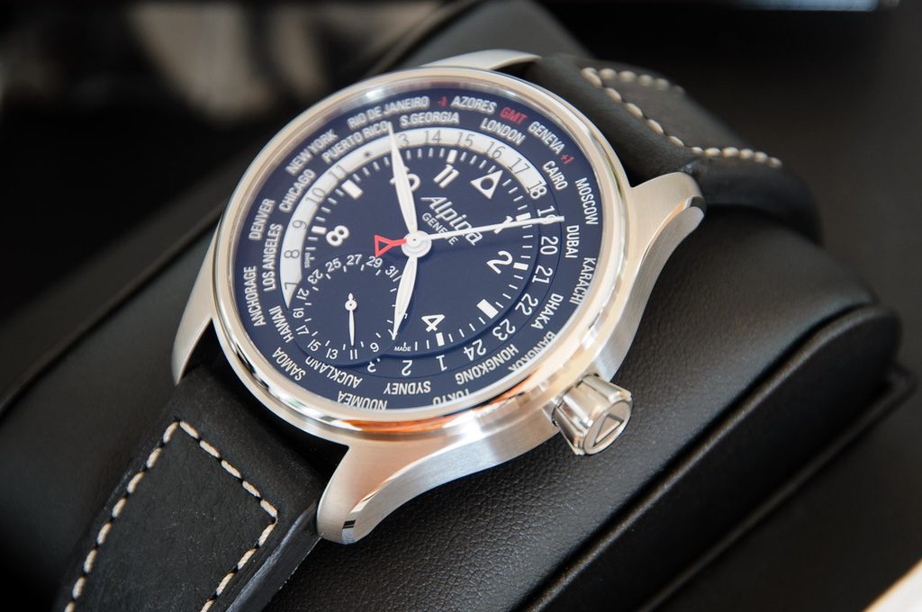 Alpina Startimer Pilot Worldtimer Manufacture AL 718B4S6 Helveti.eu