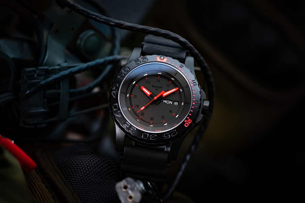 【新品日本製】TRASER P66 RED COMBAT クォーツ 腕時計 トレーサー 箱付き 店舗受取可 その他