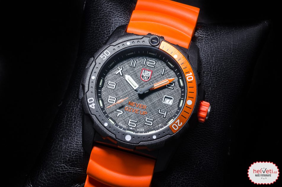 Bear Grylls Survival Orologio Serie SEA 3720 – Cassa Oro Rosa, Quadrante Nero, Bracciale In Gomma – 42mm, 200m Water Resistant