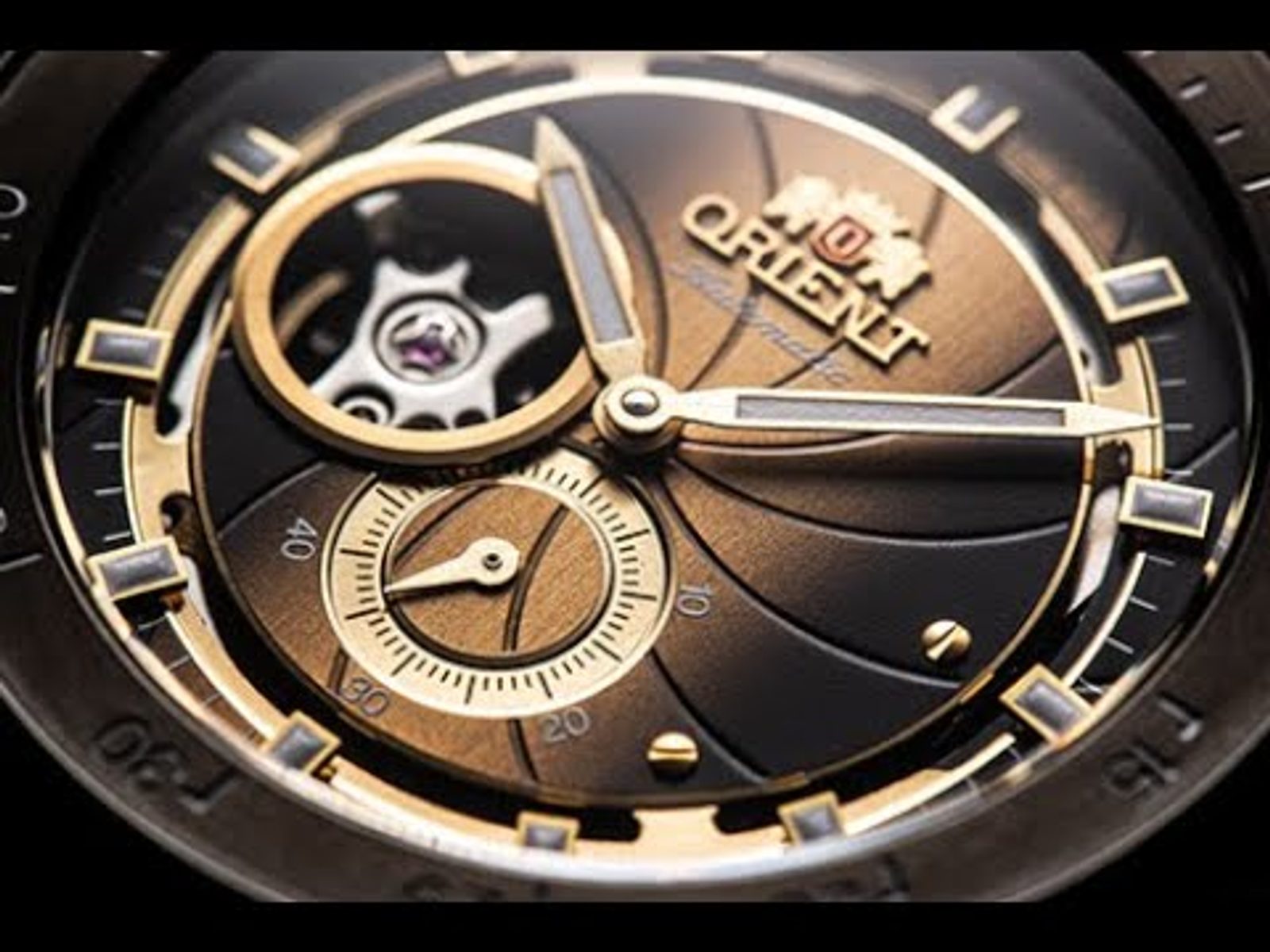 Orient Retro Future Camera RA-AR0204G Limited Edition