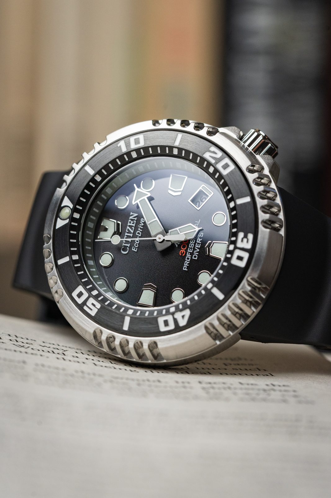 Promaster 300 Citizen Promaster Professional Diver 300 Eco-Drive BN1024-01E | Helveti ...
