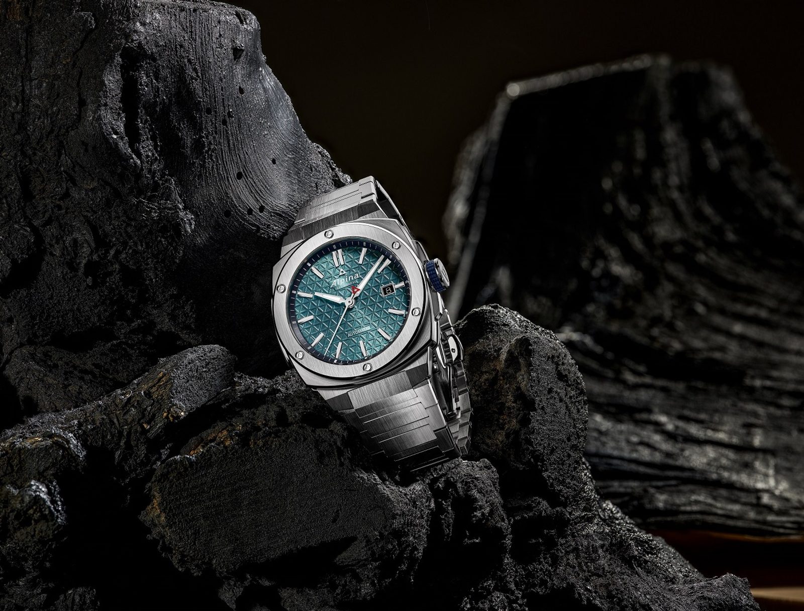 Alpina Comp Sk サイズEU40　新品未使用 Introducing: The More Compact 39mm Alpina Alpiner Extreme Automatic