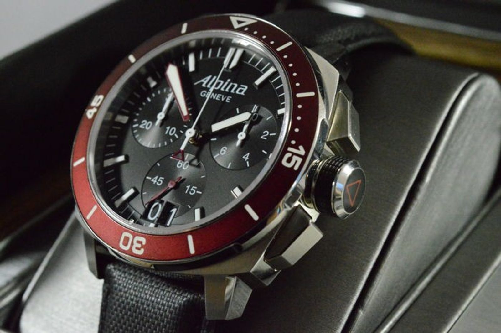 Alpina Seastrong Diver 300 Big Date Chronograph AL 372LBBRG4V6 Helveti.eu