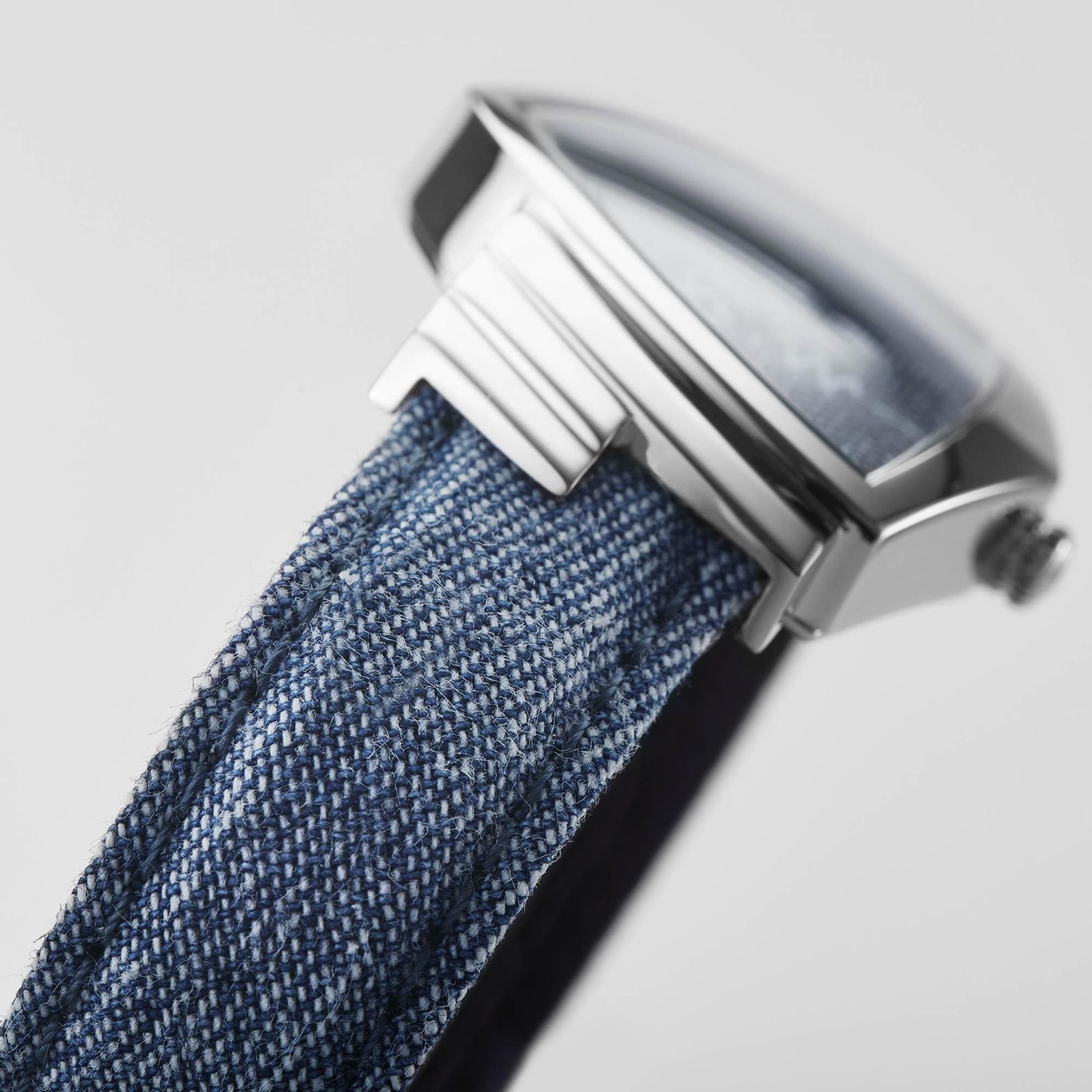 Hamilton Ventura Quartz H24411941 Helveti.eu