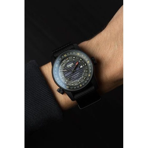 TRASER P68 PATHFINDER SOLAR BLACK ČERNÉ NATO - TACTICAL - ZNAČKY