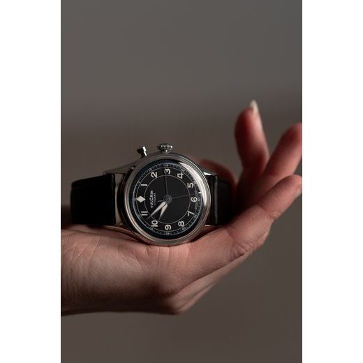 VULCAIN CRICKET CLASSIQUE 39 MM - NEGRU/KHAKI NUMERE - CRICKET CLASSIQUE - MĂRCI