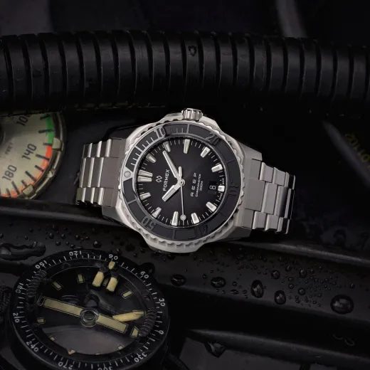 FORMEX REEF 42 AUTOMATIC CHRONOMETER BLACK DIAL - REEF - BRANDS