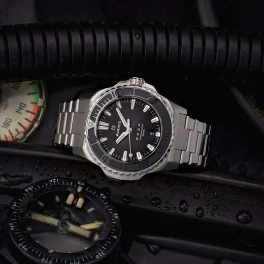 FORMEX REEF 42 AUTOMATIC CHRONOMETER BLACK DIAL - REEF - ZNAČKY