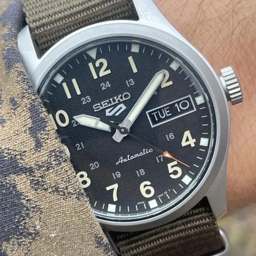 SEIKO 5 SPORTS AUTOMATIC SRPJ85K1 - SEIKO 5 - ZNAČKY