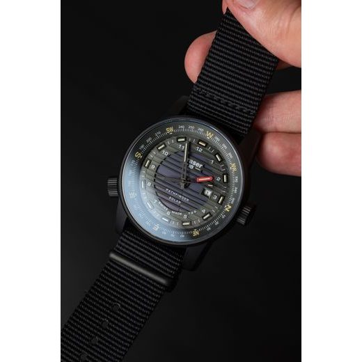 TRASER P68 PATHFINDER SOLAR BLACK ČERNÉ NATO - TACTICAL - ZNAČKY
