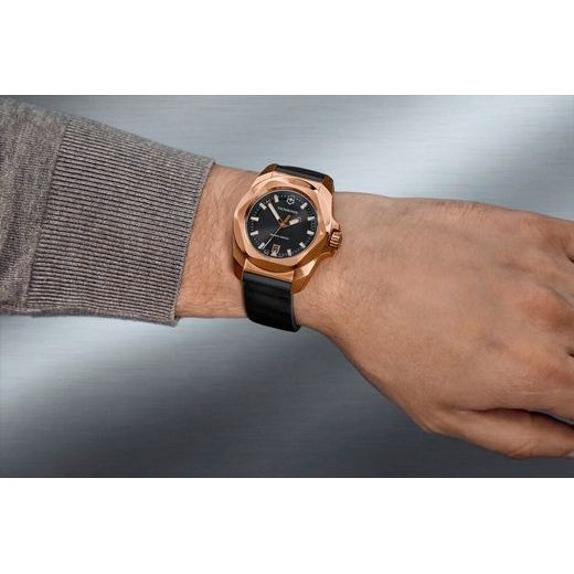 VICTORINOX I.N.O.X. 242089 - I.N.O.X. - ZNAČKY