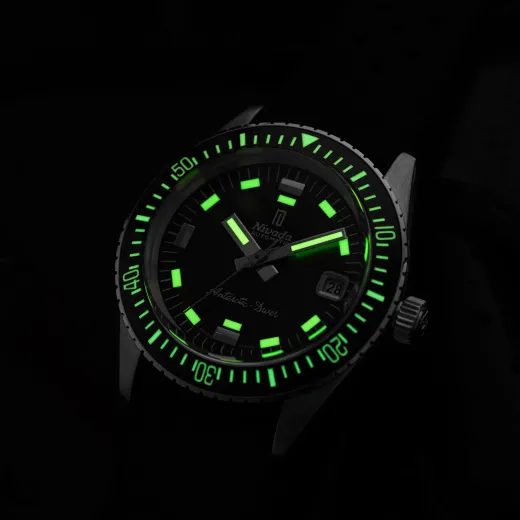 NIVADA GRENCHEN ANTARCTIC DIVER GREEN - DATE - ANTARCTIC - ZNAČKY