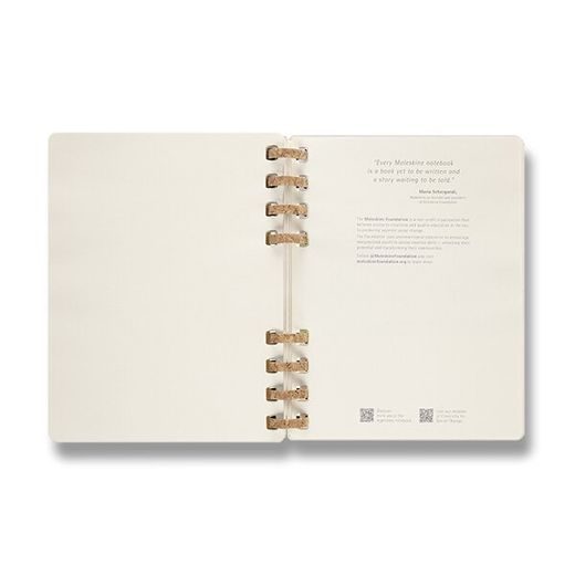 DIÁŘ MOLESKINE SPIRAL ACADEMIC 2023 SVĚTLE ŠEDÝ - TÝDENNÍ/MĚSÍČNÍ - TVRDÉ DESKY - XL 1206/5730319 - DIARIES AND NOTEBOOKS - ACCESSORIES