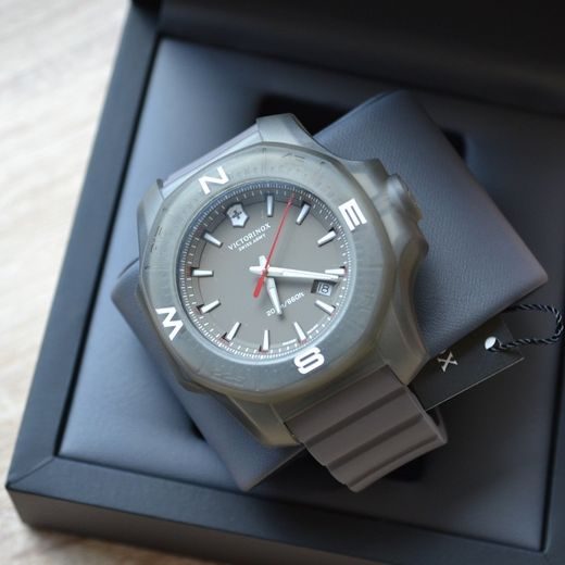 VICTORINOX I.N.O.X. TITANIUM 241757 - VICTORINOX - ZNAČKY