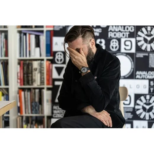 ROBOT GRAPHIC ANALOG BLACK - GRAPHIC ANALOG - BRANDS