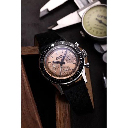 NIVADA GRENCHEN CHRONOKING MECAQUARTZ SALMON - CHRONOMASTER - ZNAČKY