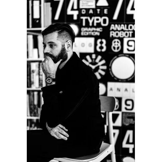 ROBOT GRAPHIC ANALOG BLACK - GRAPHIC ANALOG - BRANDS