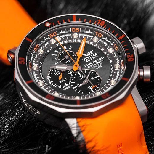 VOSTOK EUROPE LUNOCHOD-2 MULTIFUNCIONAL LINE YM86-620A506 (+ ORANŽOVÝ GUMOVÝ ŘEMÍNEK) - LUNOCHOD-2 - ZNAČKY