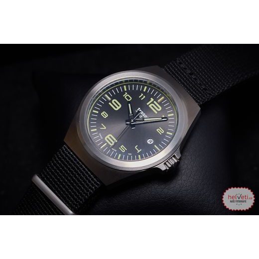 TRASER P59 ESSENTIAL M BLACK NATO - TRASER - ZNAČKY