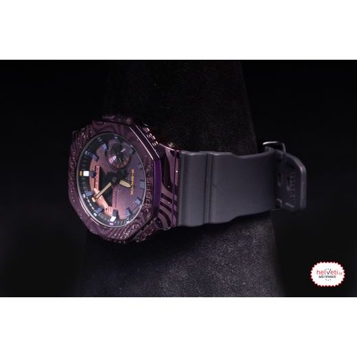 Casio G-Shock GM-2100MWG-1AER Milky Way Galaxy Edition | Helveti.eu