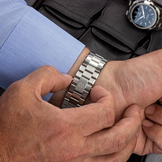 FORMEX ESSENCE FORTYTHREE AUTOMATIC CHRONOMETER BLUE STEEL BRACELET 0330.1.6331.100 - ESSENCE - ZNAČKY