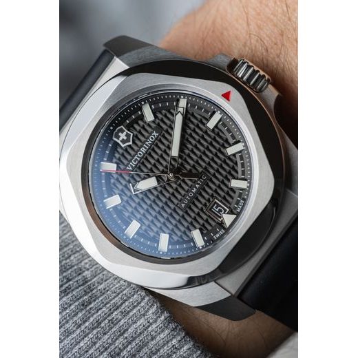 VICTORINOX I.N.O.X. AUTOMATIC 242039 - I.N.O.X. - BRANDS