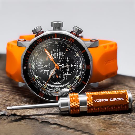 VOSTOK EUROPE LUNOCHOD-2 MULTIFUNCIONAL LINE YM86-620A506 (+ ORANŽOVÝ GUMOVÝ ŘEMÍNEK) - LUNOCHOD-2 - ZNAČKY