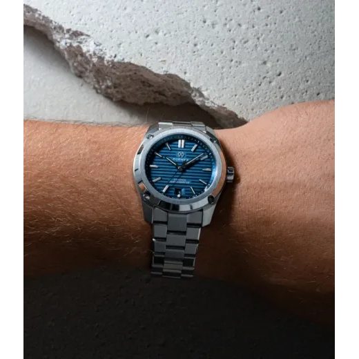 FORMEX ESSENCE THIRTYNINE AUTOMATIC COSC BLUE - ESSENCE - ZNAČKY