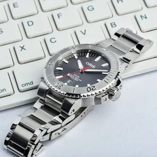 ORIS AQUIS DATE RELIEF 43,5 MM 01 733 7730 4153-07 8 24 05PEB - AQUIS - ZNAČKY