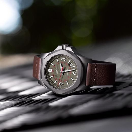 VICTORINOX I.N.O.X. TITANIUM 241779 - VICTORINOX - ZNAČKY