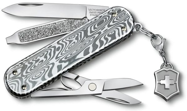 Levně Nůž Victorinox Classic SD Brilliant Damast 0.6221.34 + 5 let záruka, pojištění a dárek ZDARMA