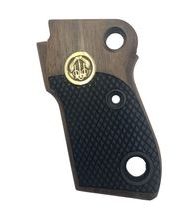 Střenky KSD Beretta 1951 ořech s bronzovým logem 2