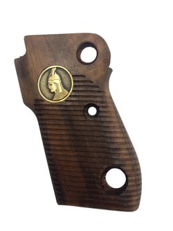 Střenky KSD Beretta 1951 ořech s bronzovým logem 3
