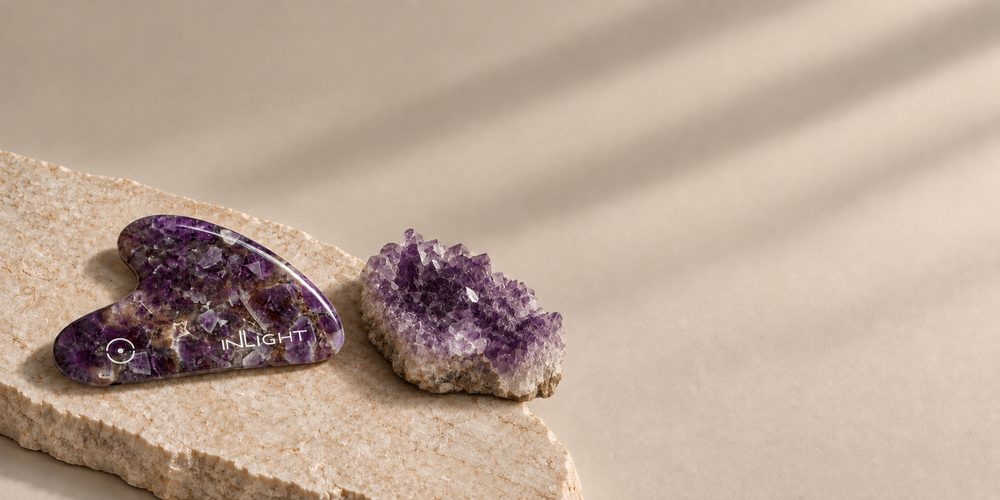 Amethystová Gua Sha k nákupu nad 5990 Kč