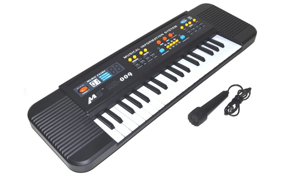 Piano s mikrofónom, Wiky, W116500