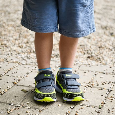 DĚTSKÉ LEHKÉ SPORTOVNÍ TENISKY BUGGA HONE GRAY/YELLOW/BLACK