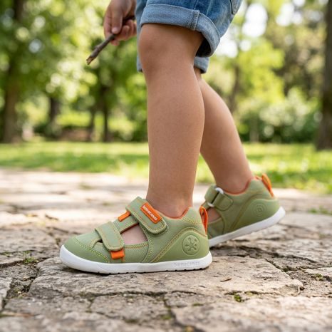 SANDALE BAREFOOT PENTRU BĂIEȚI LONA BASICA VERDE BIOMECANICS 262191-B442