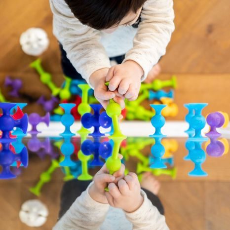 DETAIL SPOJENÍ PŘÍSAVEK SQUIGZ A UKÁZKA JEJICH OHEBNOSTI
