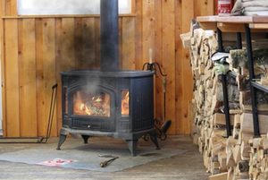 Dlaczego warto zlecić podłączenie pieca lub kominka ekspertowi?