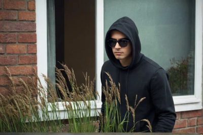 Opuszczony dom przyciąga złodziei: jak temu zapobiec w czasie wakacji