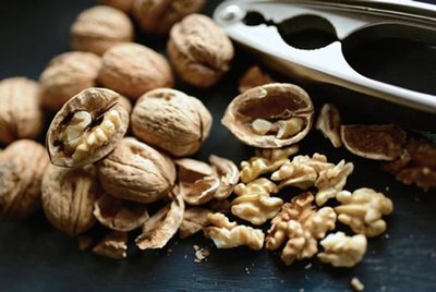 Korzyści płynące z jedzenia orzechów włoskich