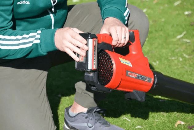 Bezprzewodowe odkurzacze i dmuchawy nie wymagają żadnych kabli