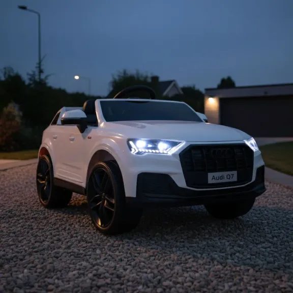 Akkumulátoros gyerek autó Audi Q7 fehér
