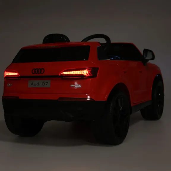 Akkumulátoros gyerek autó Audi Q7 piros