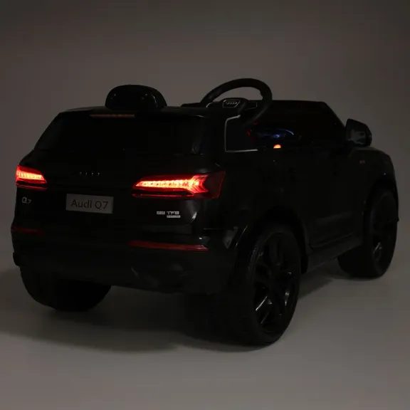 Akkumulátoros gyerek autó Audi Q7 fekete