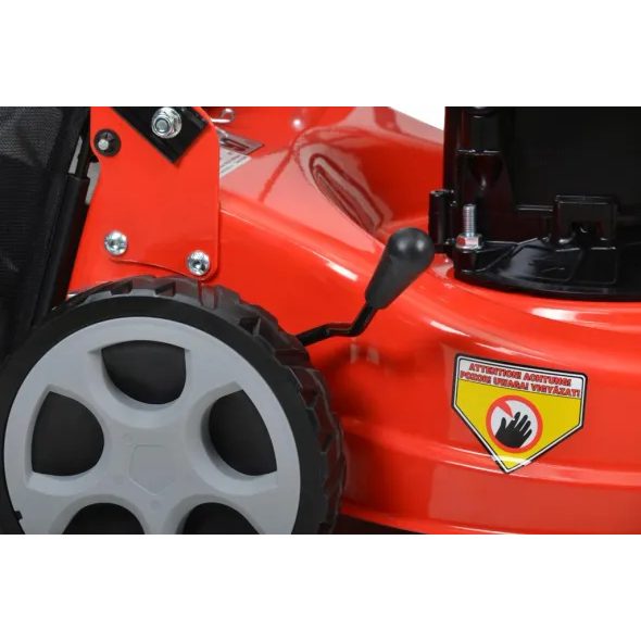 HECHT 541 BSW - BENZINMOTOROS FŰNYÍRÓ