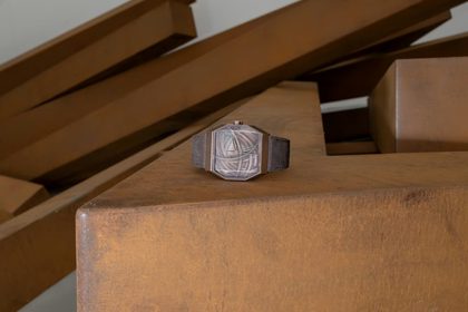 ALTO Art-01 Bernar Venet: bronzové hodinky s neotřelým designem